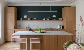 Bois clair ou bois foncé : que choisir pour sa cuisine sur mesure ?